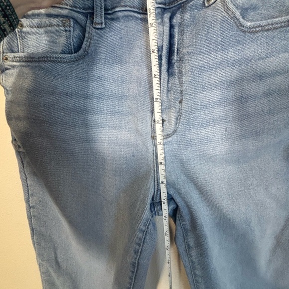 Kensie Women's 6/28 Distressed & Faded  Blue Denim Jeans V Cut Ankle - Picture 3 of 10